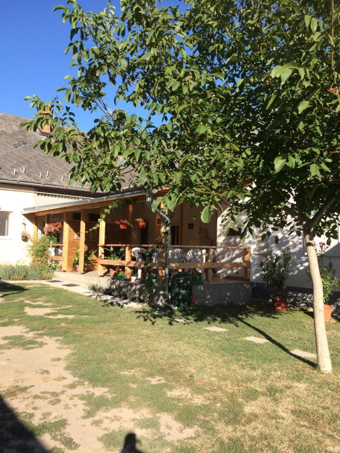 Teraszos ház Hotel Balatonlelle Kültér fotó